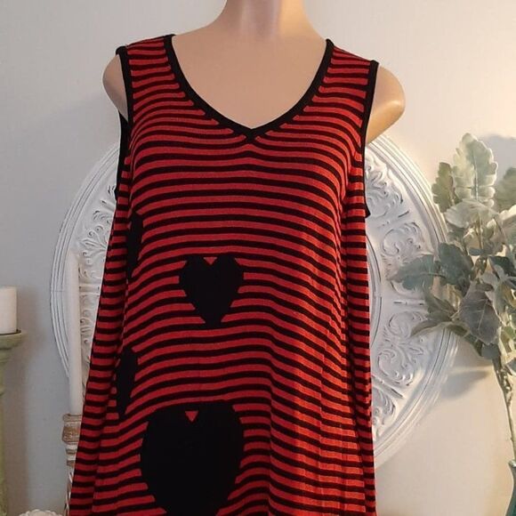 Live and Let Live - BKE Cold Shoulder Tunic - Picture 1 of 2